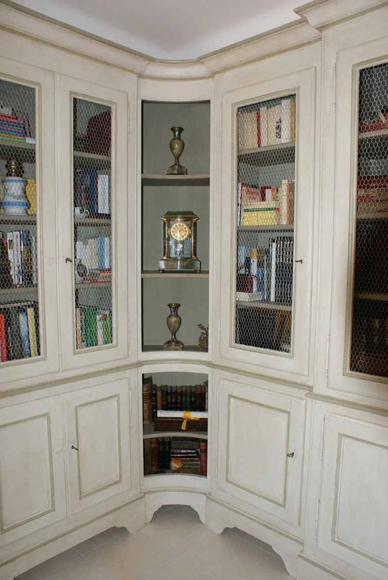 Bibliothèque vitrée installée