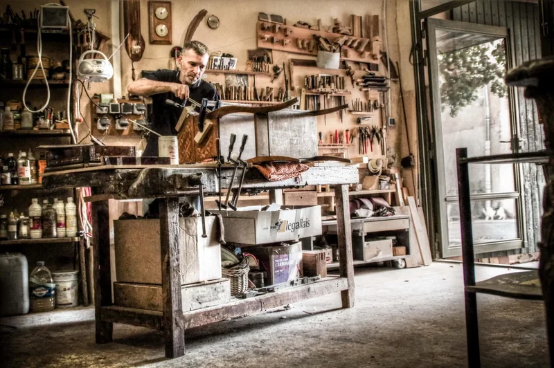 Vue de l’atelier d’ébénisterie